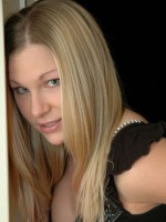Leia strips down in the doorway